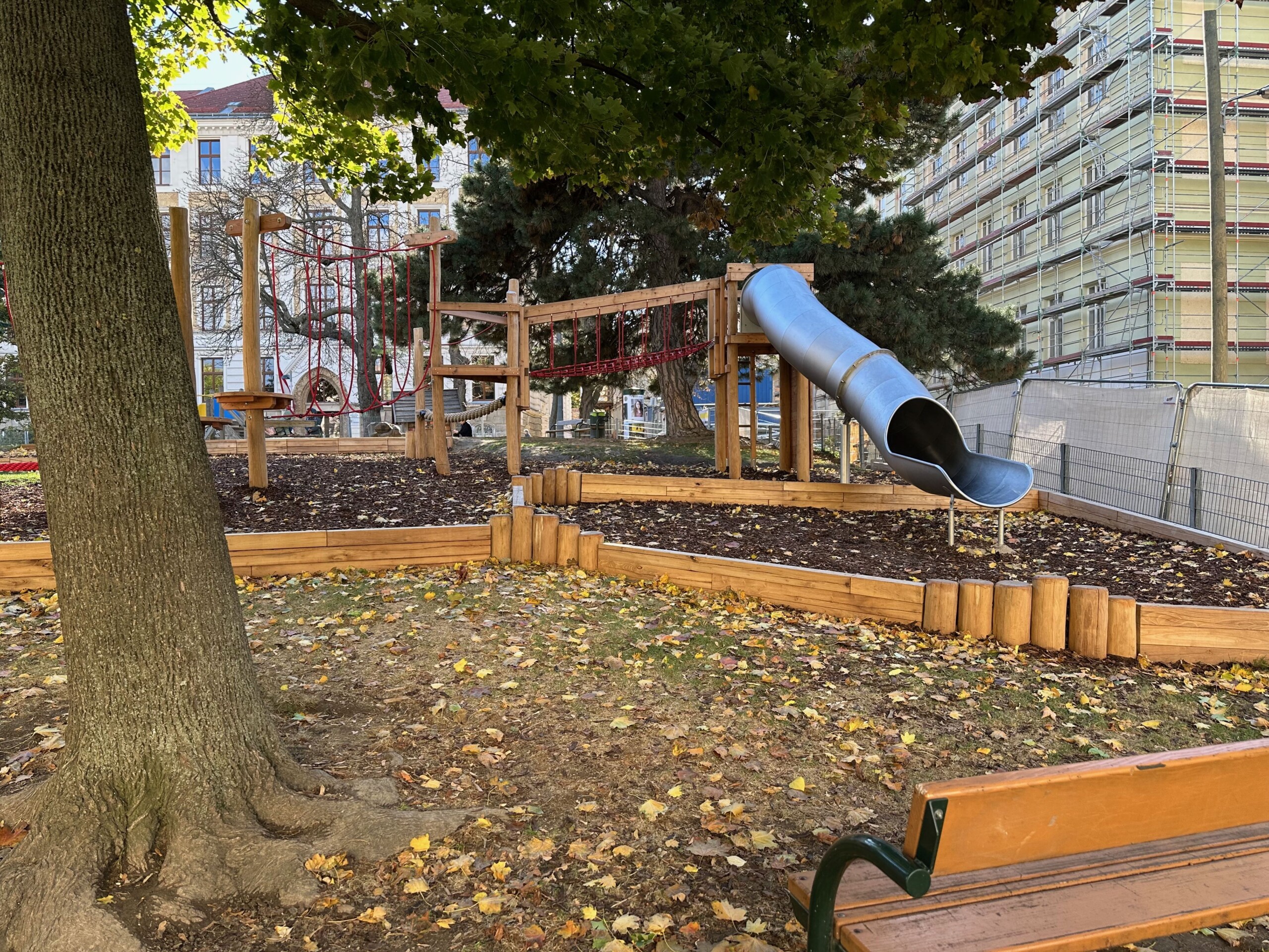 Die neue Rutsche im Ebner-Eschenbach-Park - ein Wunsch aus dem Kinderparlament